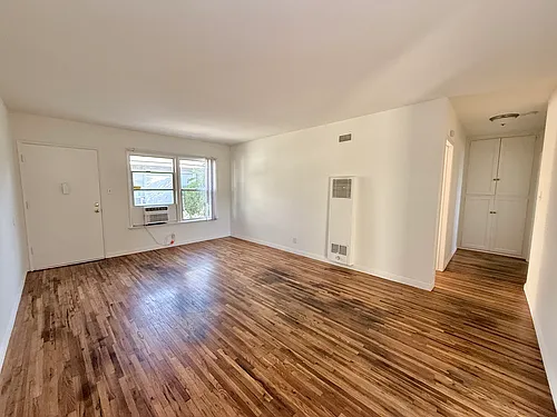 8429 Glenoaks Blvd #4 Photo 1 8429 Glenoaks Blvd #4 Photo 1