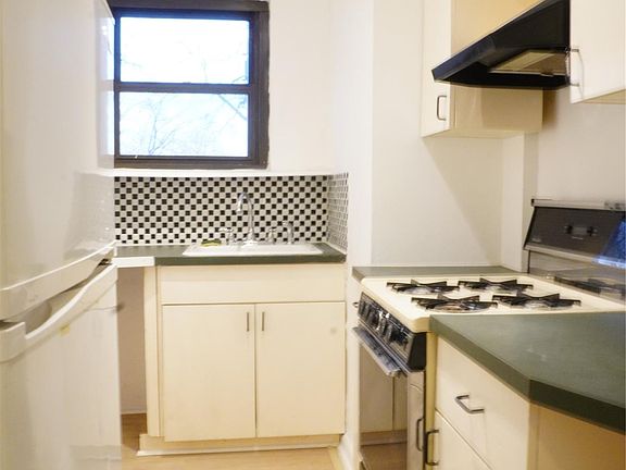 5th image of 161 Pearsall Drive Pearsall Drive #3H