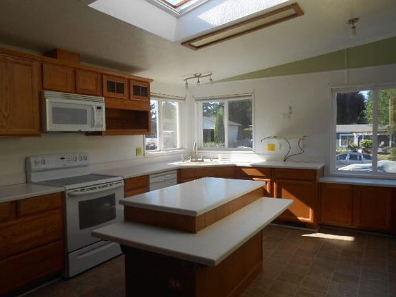 4th image of 2120 78th Street Ct E