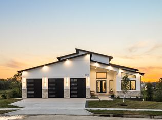 322 Emmett Ct, Norwalk, IA 50211