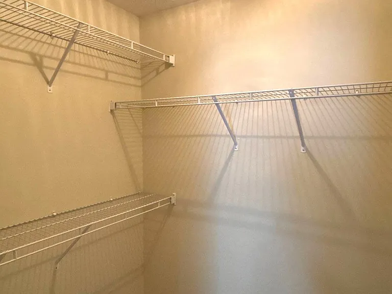 1018 Silver Lake Dr — Photo 36