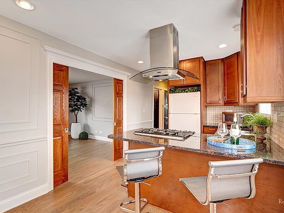 Gorgeous Kitchen with Peninsula for seating and Granite Countertop. Room for extra table for more se