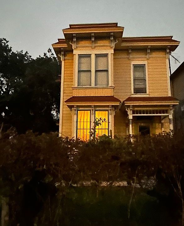 1st image of 2054 Kearney Ave