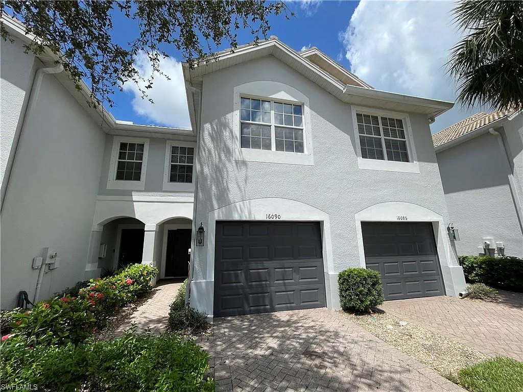 3 bed, 2.5 bath, 1580 sqft, $2,100 — Photo 1