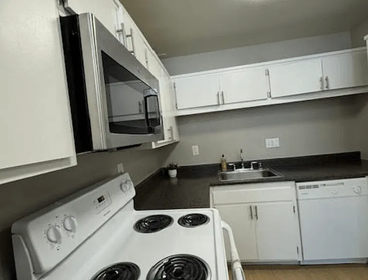 Hidden Creek Apartments — Photo 143