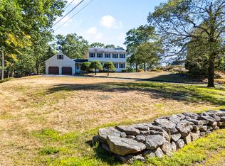 327 Pine Hill Rd, Cape Neddick, ME 03902