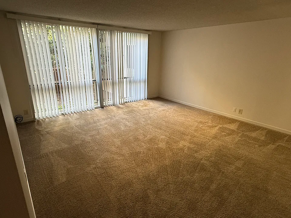 1040 El Camino Real #106
