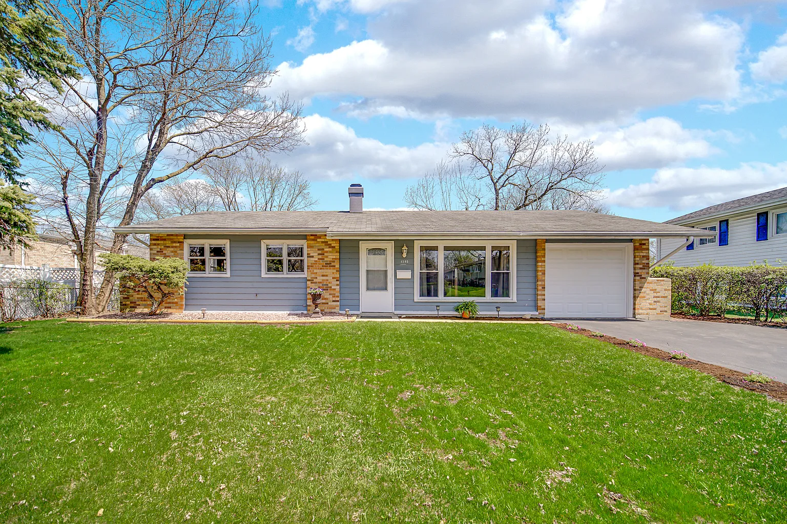 1595 Highland Blvd photo 1