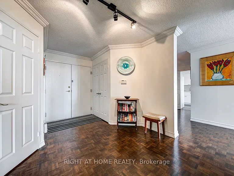 280 Simcoe St #1405 — Photo 3