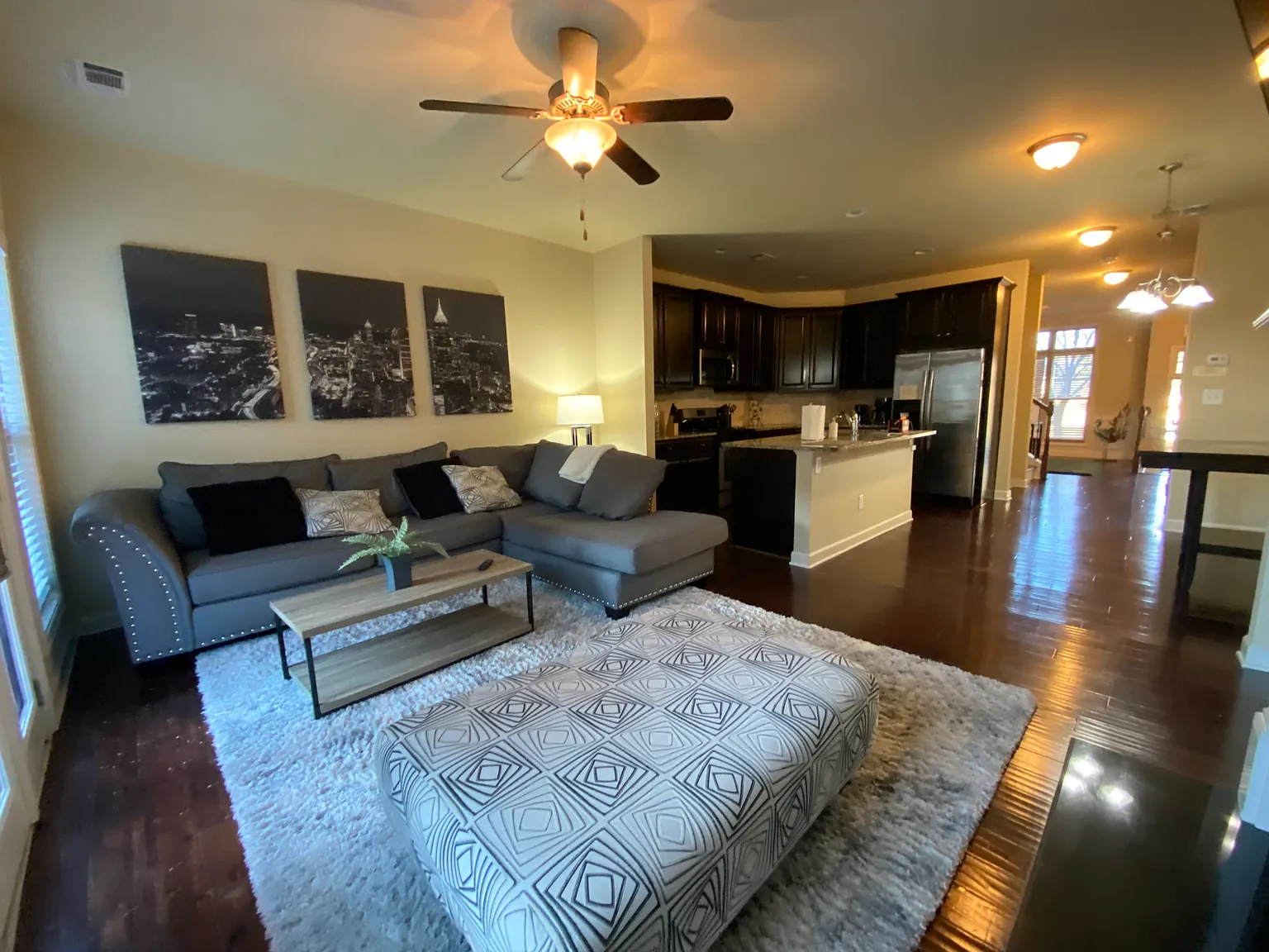 3 bed, 3.5 bath, 2000 sqft, $3,295 — Photo 2