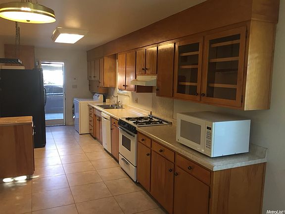 5th image of 3405 S Macarthur Dr