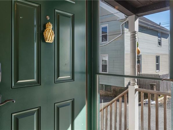 6 Gillies Ct, Newport, RI 02840