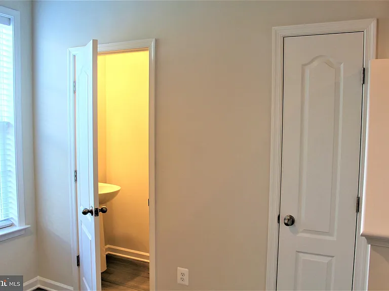 6050 Krantz Dr — Photo 9