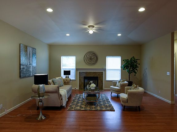 3rd image of 785 Carole Ct