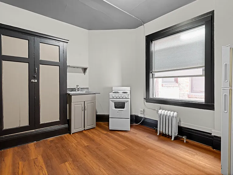 222 S Howard St — Photo 5