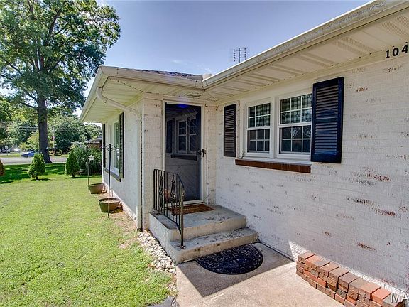 5th image of 104 N Franklin St