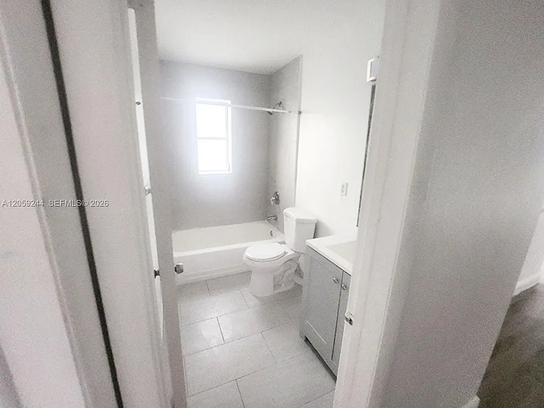 515 SE 9th St #5A — Photo 5
