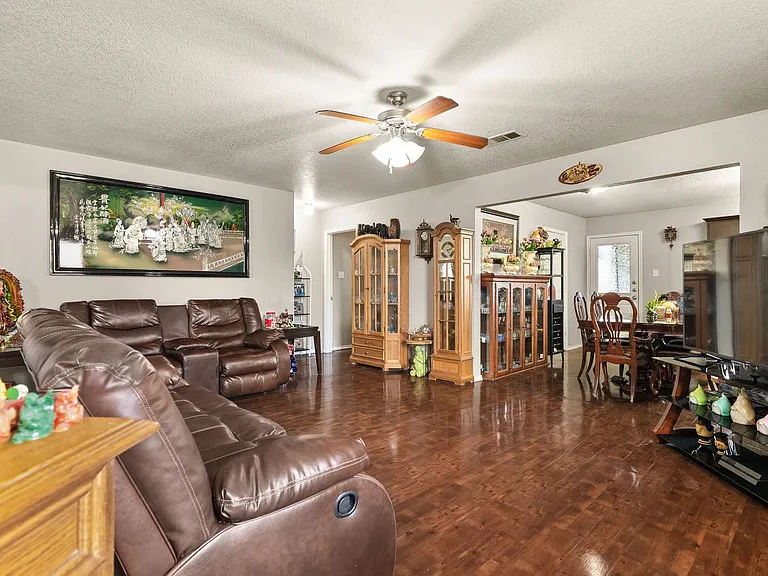 3901 Kevin Shaw Dr — Photo 4