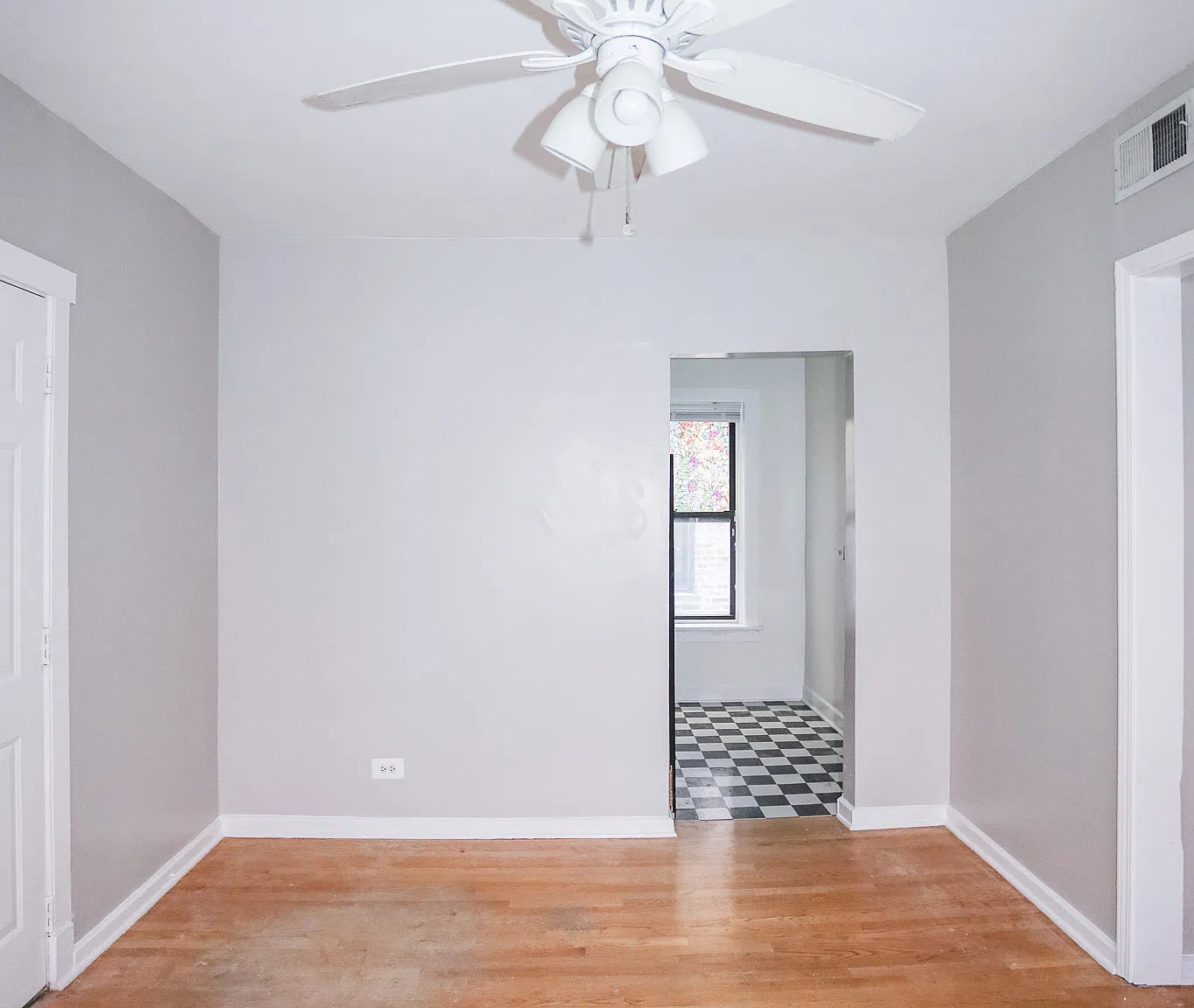 2627 N Spaulding Ave — Photo 2