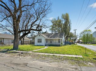 302 E 10th St, Bonham, TX 75418