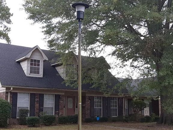 3rd image of 2304 Forest Knoll Dr