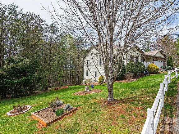 3rd image of 26 Lancaster Ln