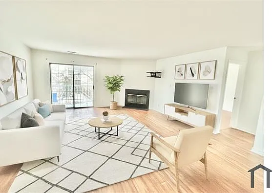 2 bed, 944 sqft, $1,900 — Photo 1
