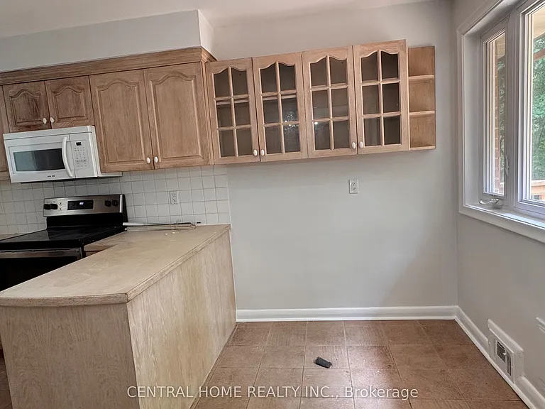 100 Burbank Dr — Photo 9