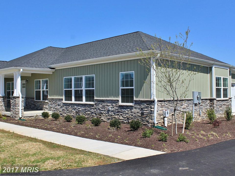 Beautiful move in ready 4/2 one level living.