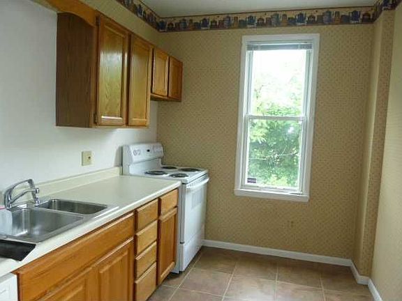 3rd image of 107 Dilworth St