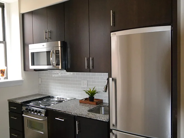 115 S 21st St #101 — Photo 3
