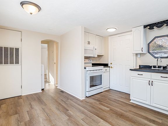 5th image of 18 Maple St #14