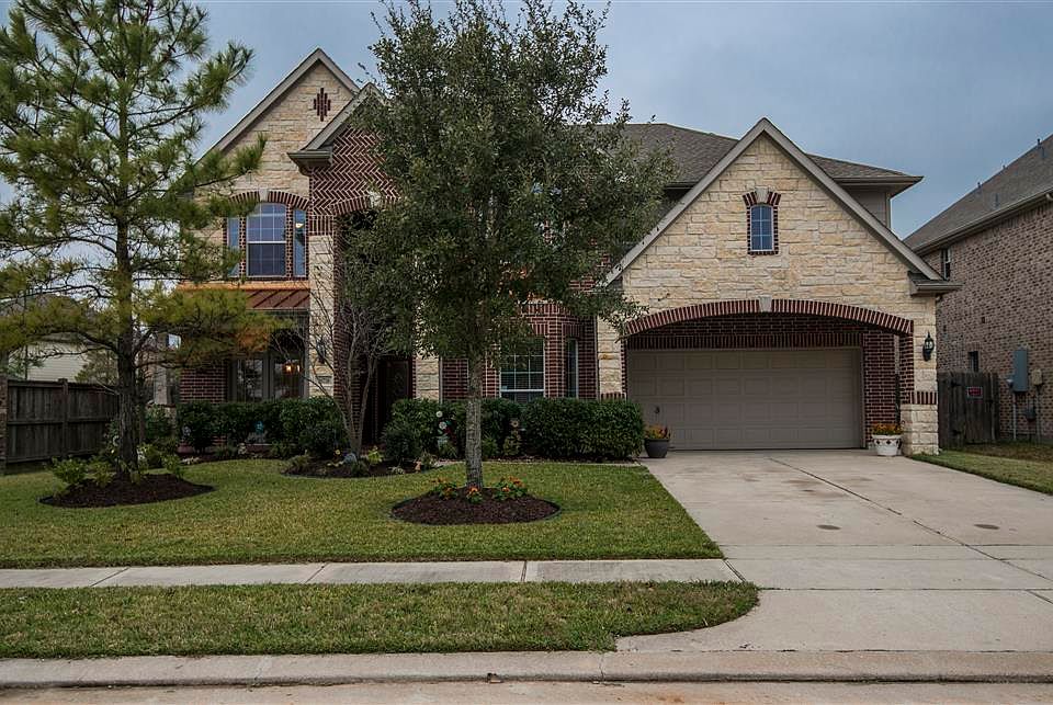 1st image of 26738 Wolfs Hill Ln