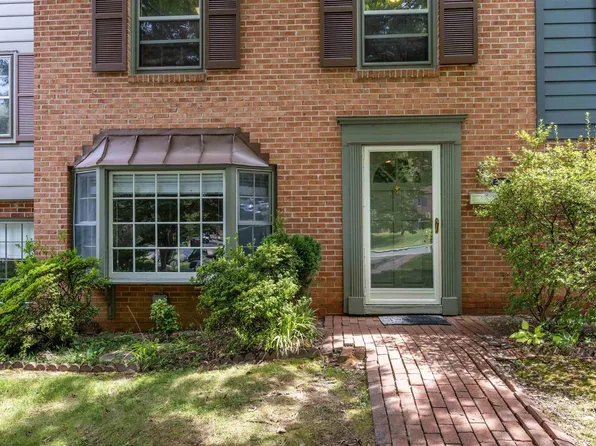 13 Georgetown Grn, Charlottesville, VA 22901