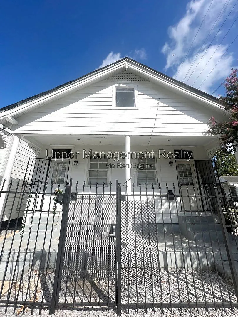 2 bed, 1.0 bath, $2,200 — Photo 2