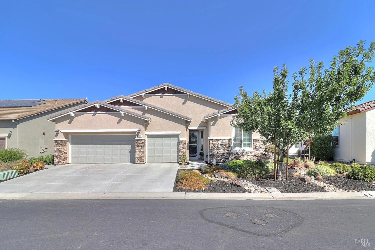 805 Waterwood Drive photo 1