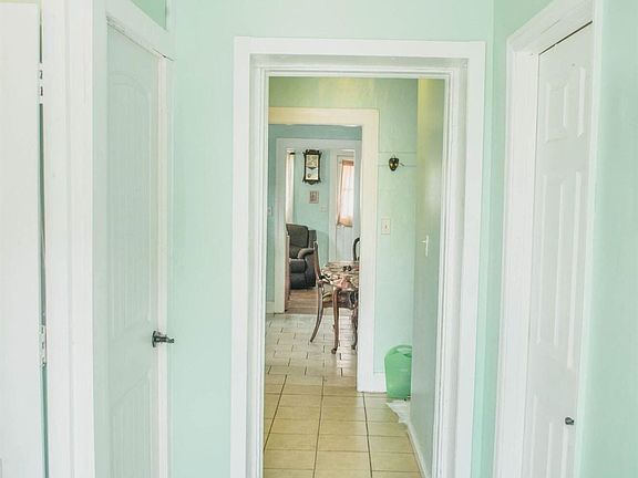 4th image of 1122 Highland Ave SE