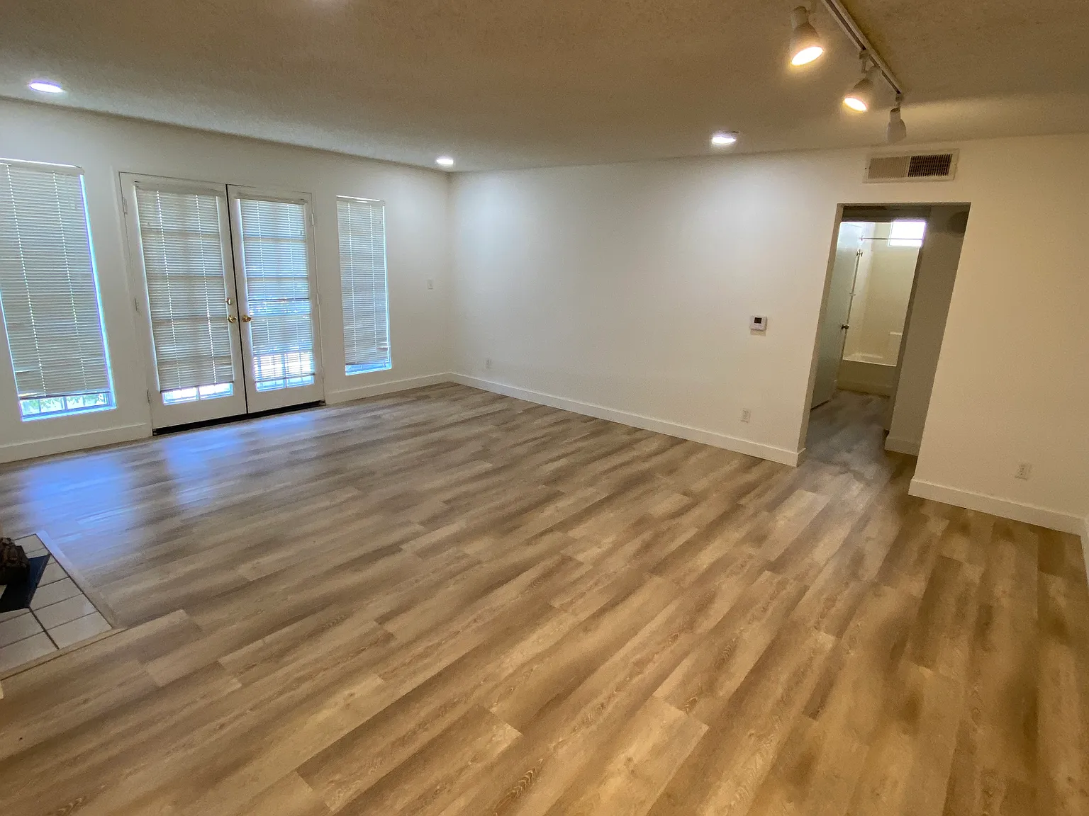 2 bed, 1100 sqft, $2,849 — Photo 3