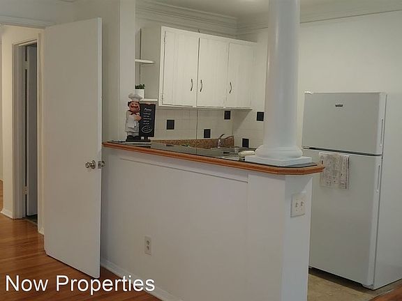4th image of 1414 Euclid Ave NE APT 2