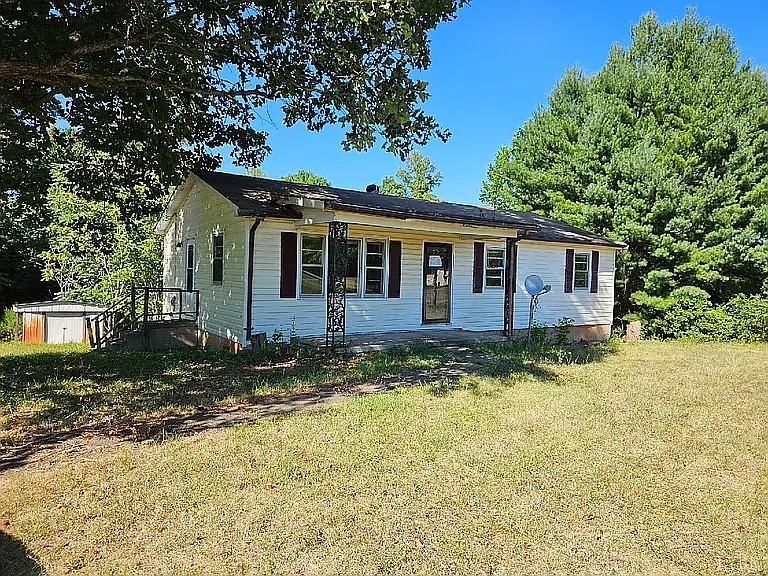 3 bed, 1033 sqft, $1,600 — Photo 1