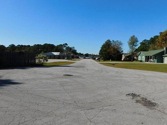 Exterior Neighborhood (street photo)