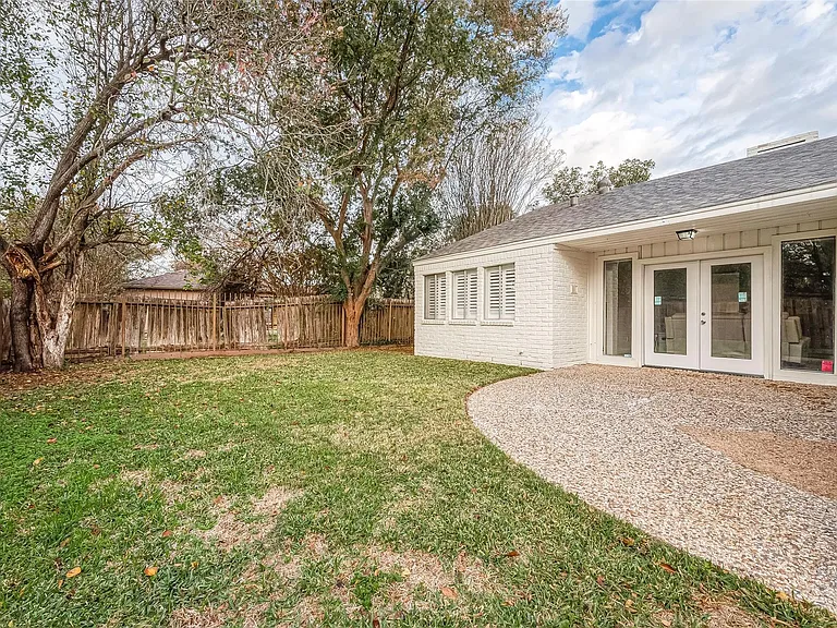 6107 Sanford Rd — Photo 49