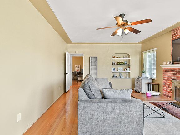 4th image of 4033 Kansas St