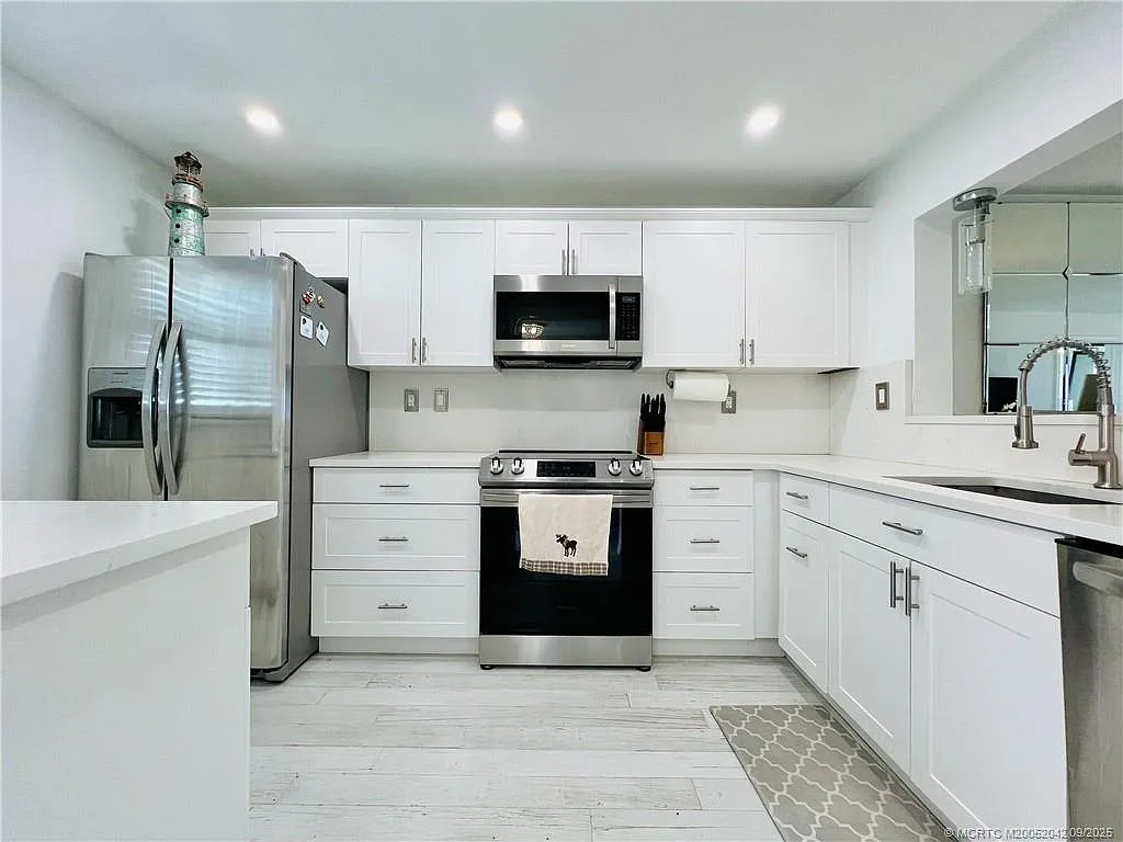 2 bed, 2.0 bath, 1053 sqft, $3,000 — Photo 3