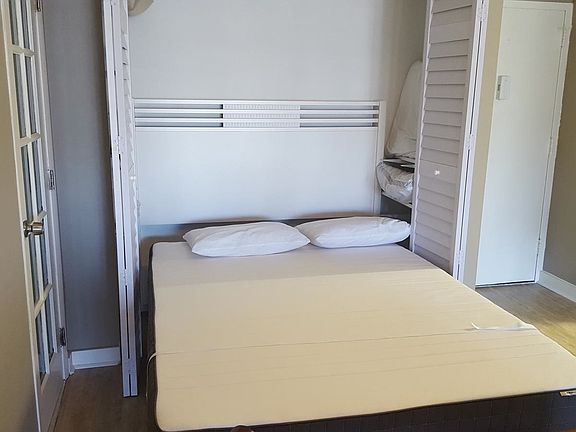 5th image of 300 Bayview Dr APT 1111