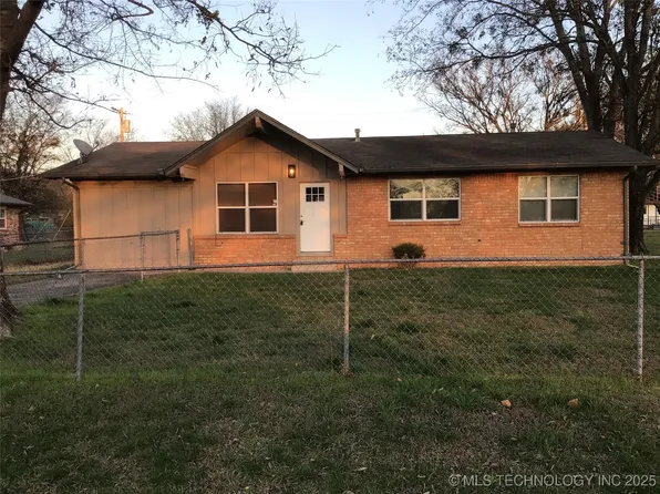 108 N Hickory St, Locust Grove, OK 74352