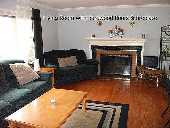 Living Room w/fireplace