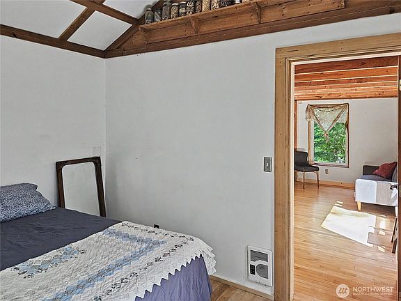 5th image of 313 Larch Road