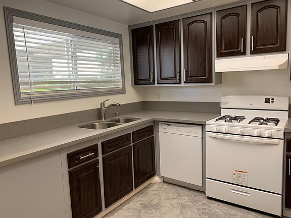 4th image of 2915 Montrose Ave APT 325