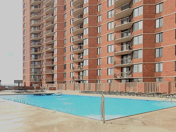 133 Harmon Cove Tower image 39 of 40